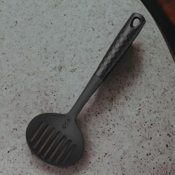 Łyżka cedzakowa Verio Florentyna 33cm to idealne przybory do twojej kuchni